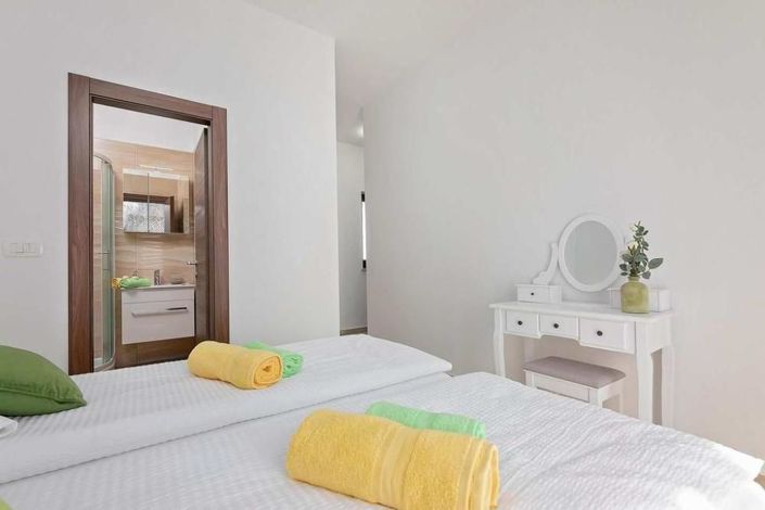 Image No.23-3 Bed Property for sale