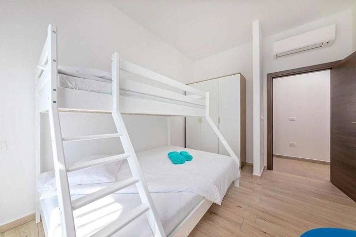 Image No.24-3 Bed Property for sale