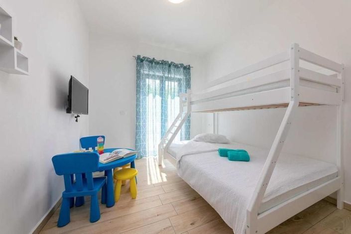 Image No.25-3 Bed Property for sale