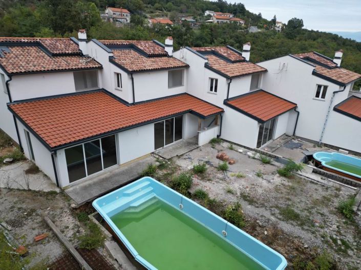 Image No.10-10 Bed Property for sale