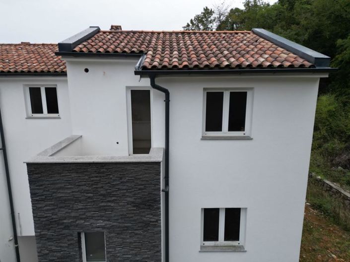 Image No.20-10 Bed Property for sale