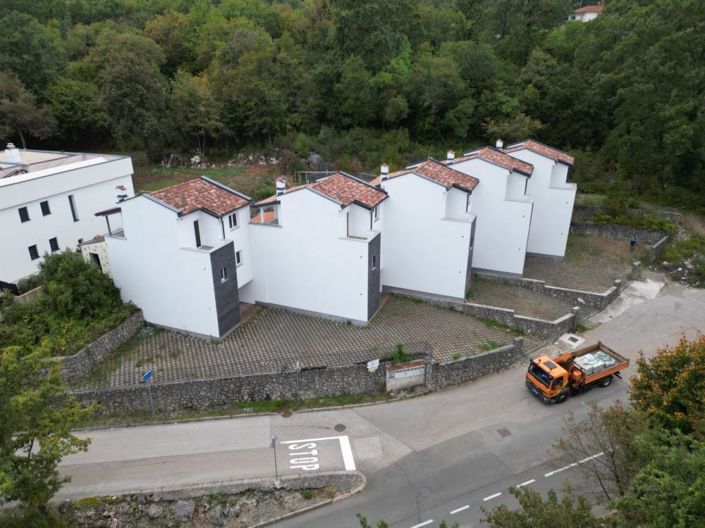 Image No.24-10 Bed Property for sale