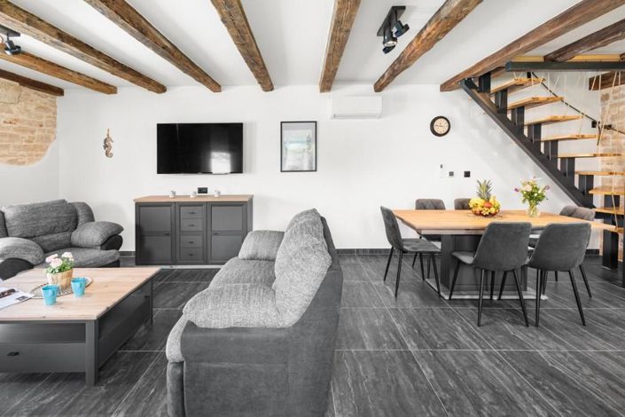 Image No.10-3 Bed Property for sale