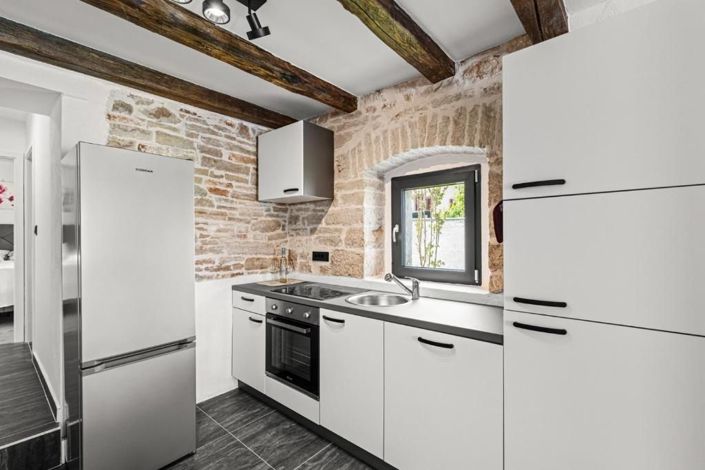 Image No.15-3 Bed Property for sale