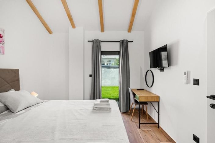 Image No.19-3 Bed Property for sale