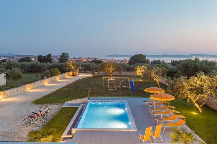 Image No.10-3 Bed Property for sale