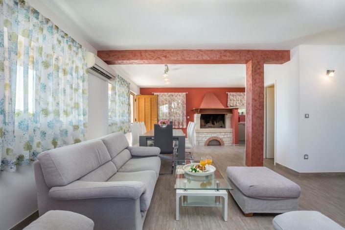 Image No.15-3 Bed Property for sale