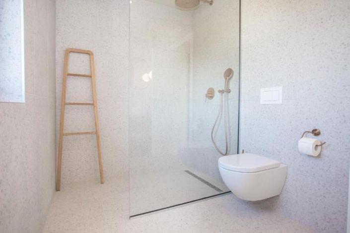 Image No.22-9 Bed Property for sale