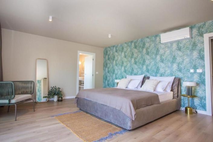 Image No.23-9 Bed Property for sale