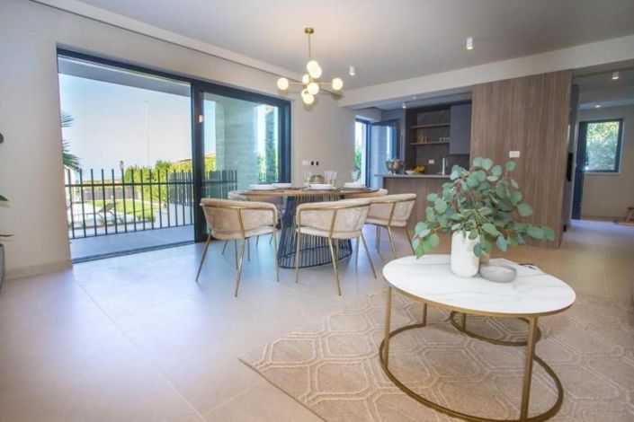 Image No.7-9 Bed Property for sale