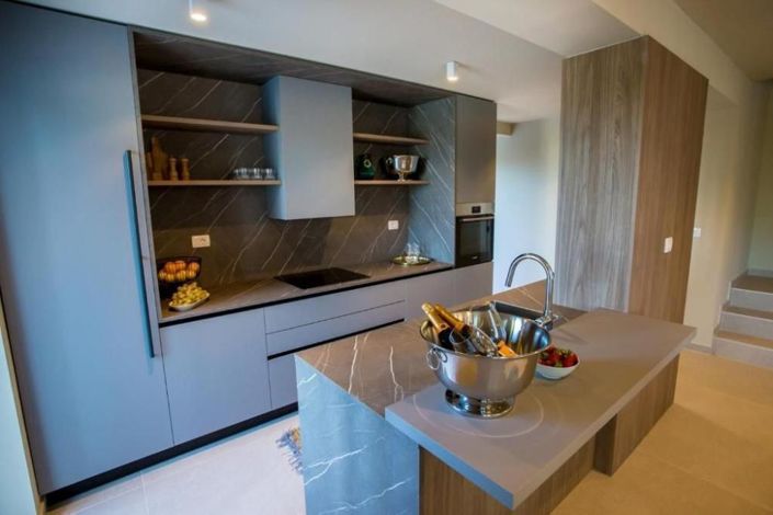 Image No.8-9 Bed Property for sale