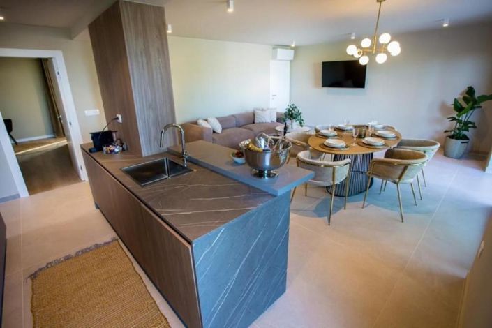 Image No.9-9 Bed Property for sale