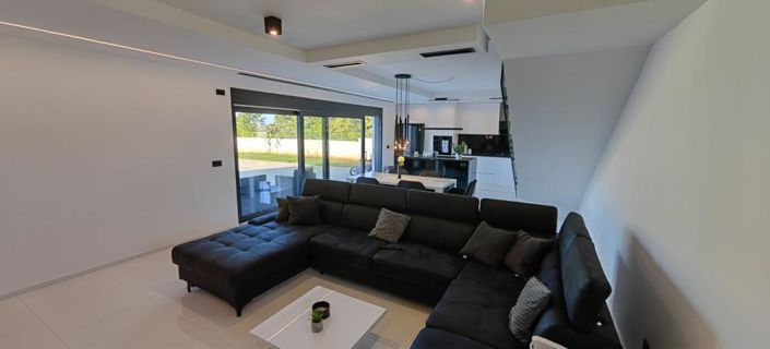 Image No.14-3 Bed Property for sale