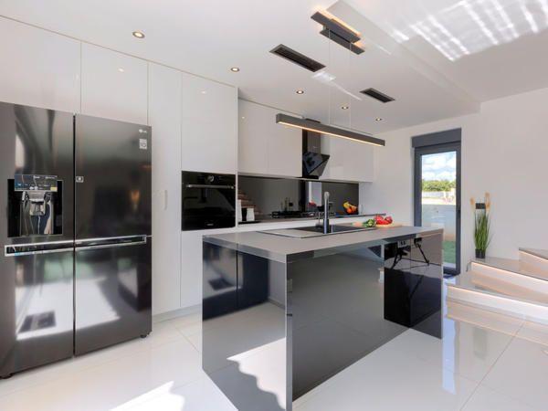 Image No.16-3 Bed Property for sale