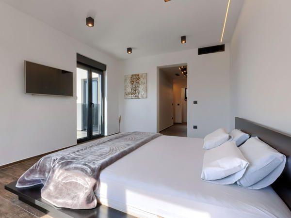 Image No.24-3 Bed Property for sale