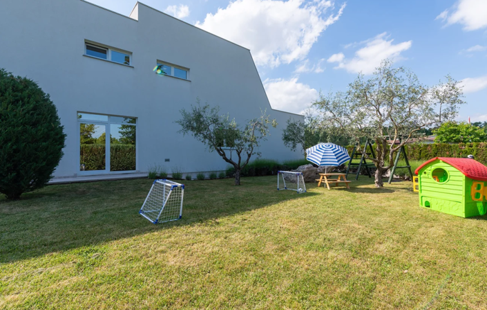 Image No.20-4 Bed Property for sale