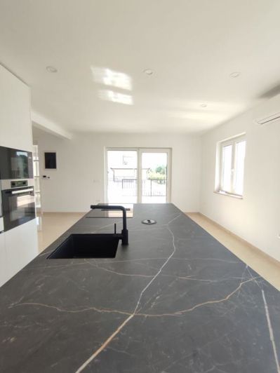 Image No.10-4 Bed Property for sale