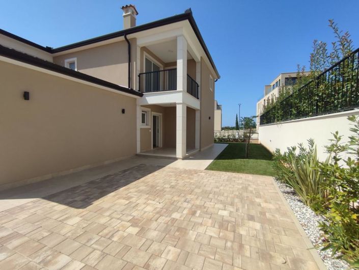 Image No.4-4 Bed Property for sale