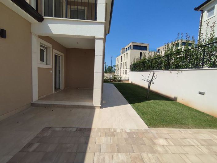 Image No.5-4 Bed Property for sale