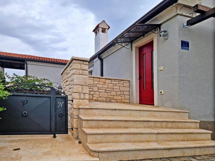 Image No.11-4 Bed Property for sale