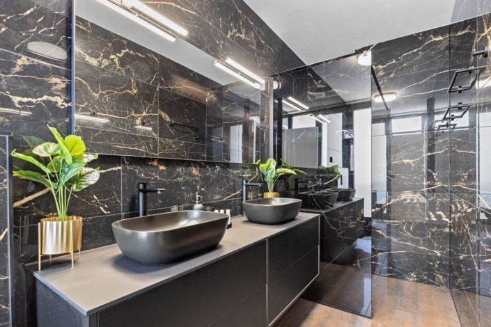 Image No.15-4 Bed Property for sale