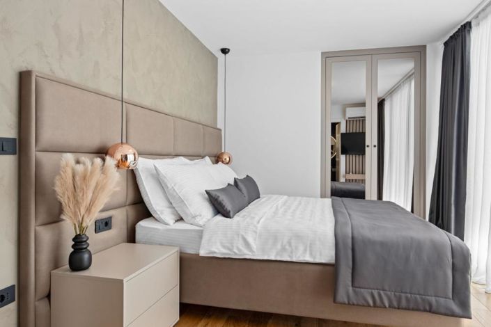 Image No.17-4 Bed Property for sale