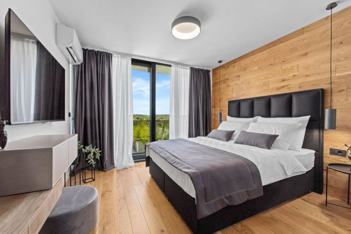 Image No.22-4 Bed Property for sale