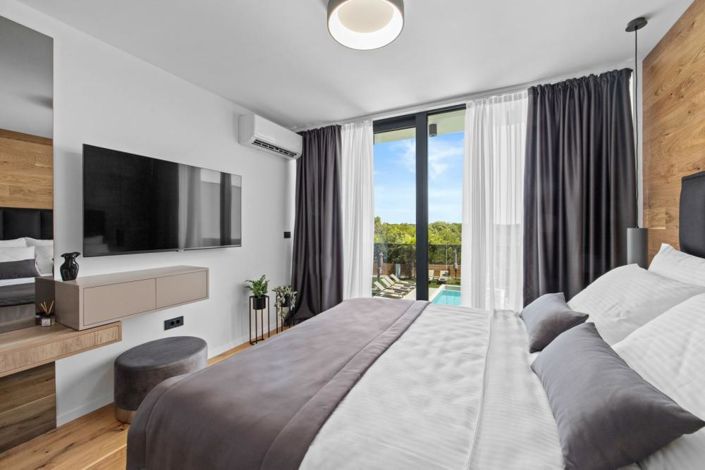 Image No.23-4 Bed Property for sale