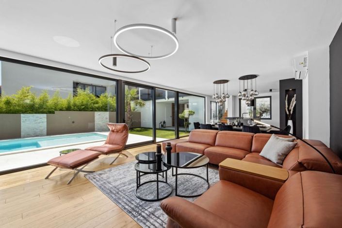 Image No.6-4 Bed Property for sale