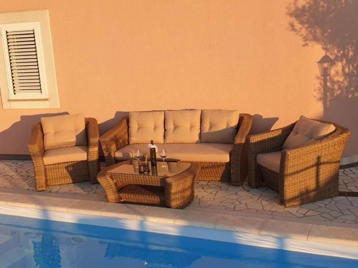 Image No.11-7 Bed Property for sale