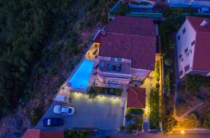 Image No.16-7 Bed Property for sale