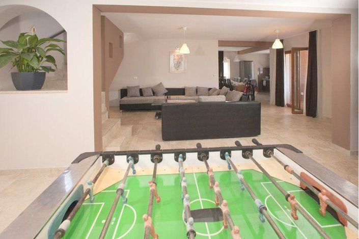 Image No.10-5 Bed Property for sale