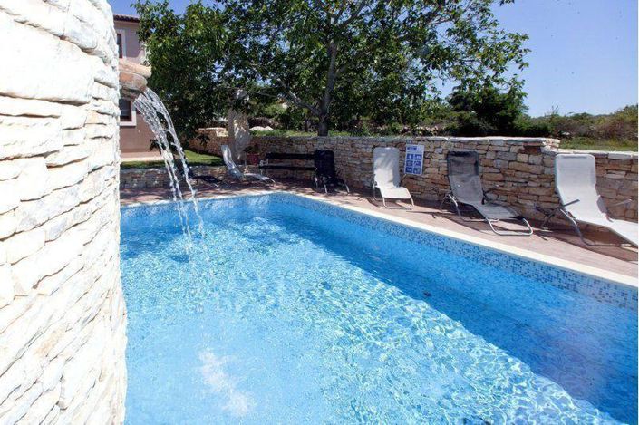 Image No.22-5 Bed Property for sale