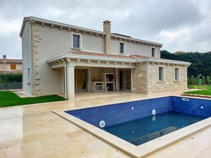 Image No.1-4 Bed Property for sale