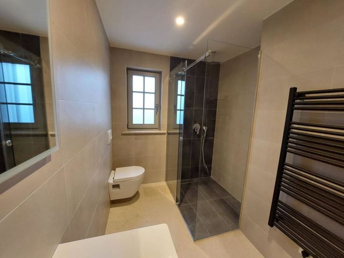 Image No.19-4 Bed Property for sale