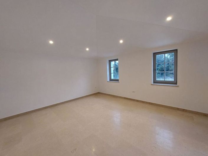 Image No.8-4 Bed Property for sale