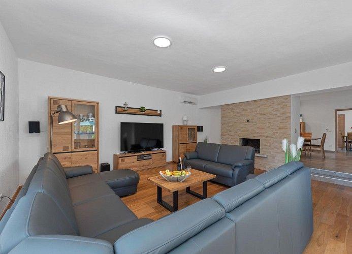 Image No.11-5 Bed Property for sale