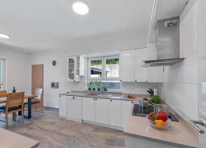 Image No.17-5 Bed Property for sale