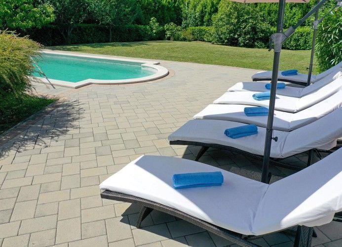 Image No.20-5 Bed Property for sale