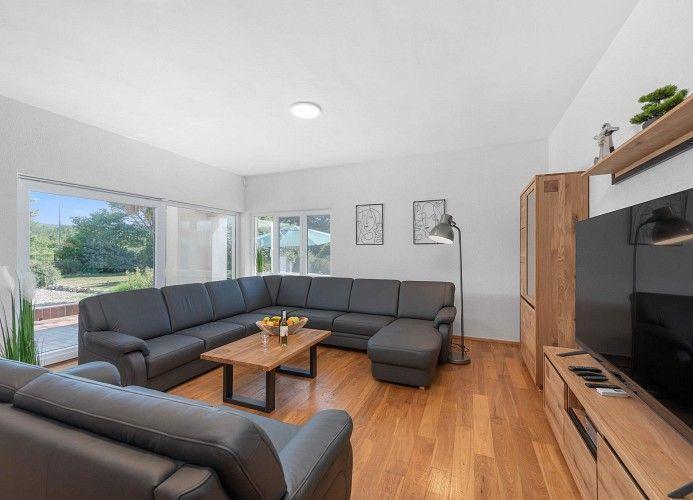 Image No.9-5 Bed Property for sale