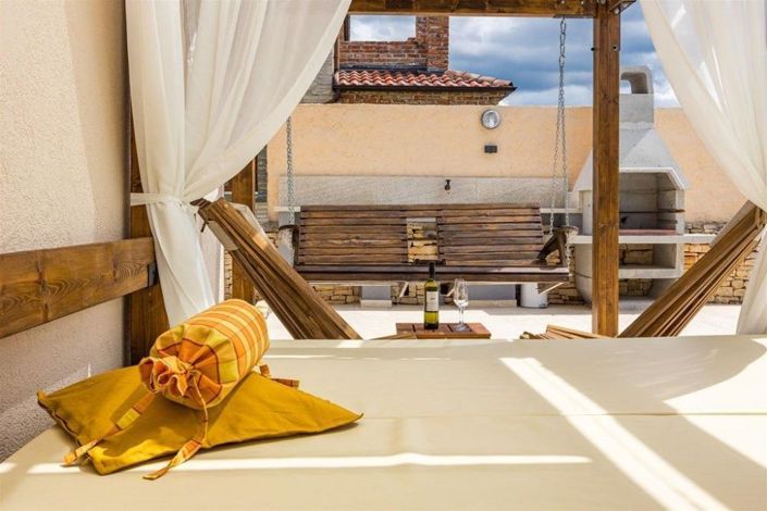 Image No.15-4 Bed Property for sale