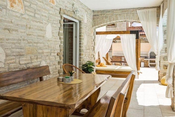 Image No.17-4 Bed Property for sale