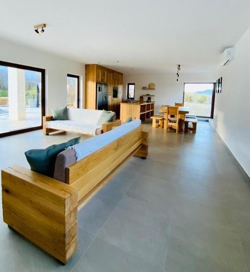 Image No.10-4 Bed Property for sale