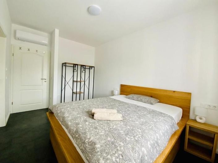 Image No.23-4 Bed Property for sale