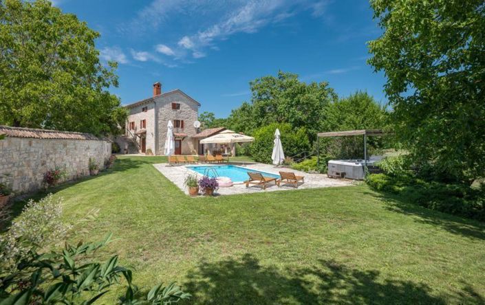 Image No.1-4 Bed Property for sale