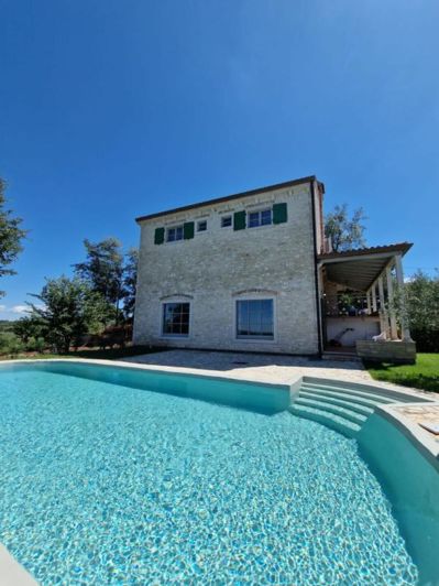 Image No.1-5 Bed Property for sale