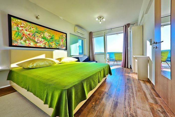 Image No.19-4 Bed Property for sale