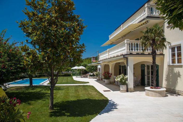 Image No.1-9 Bed Property for sale