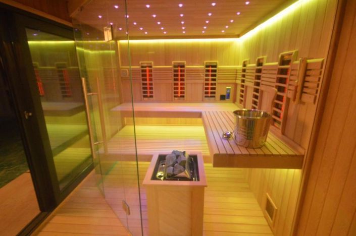 Image No.25-9 Bed Property for sale