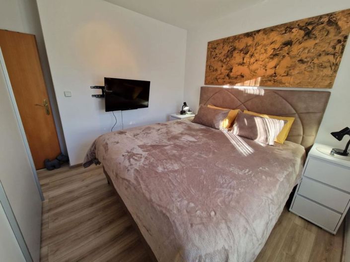 Image No.13-5 Bed Property for sale